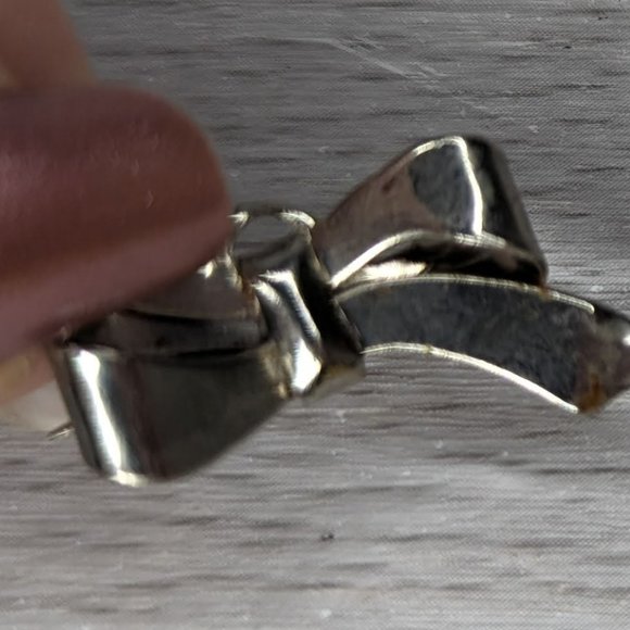 4 Small Metal Bow Pendant/Pins - Picture 4 of 5